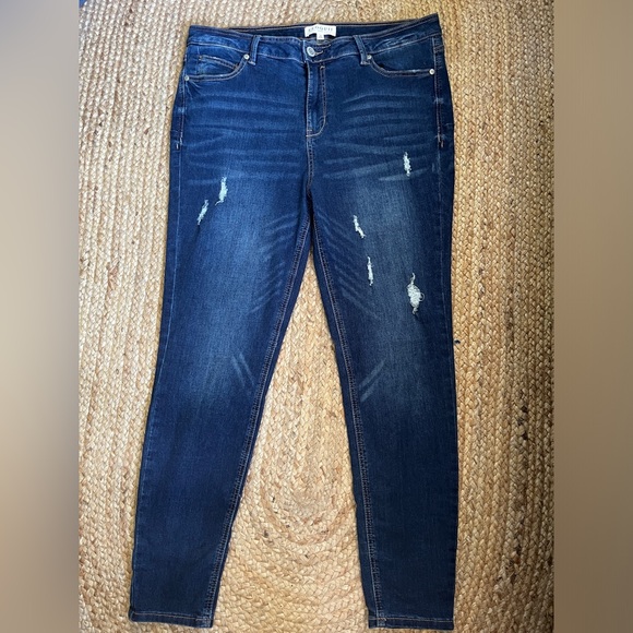 ELOQUII Classic Fit Peach Lift Distressed Skinny Jean - Picture 2 of 3